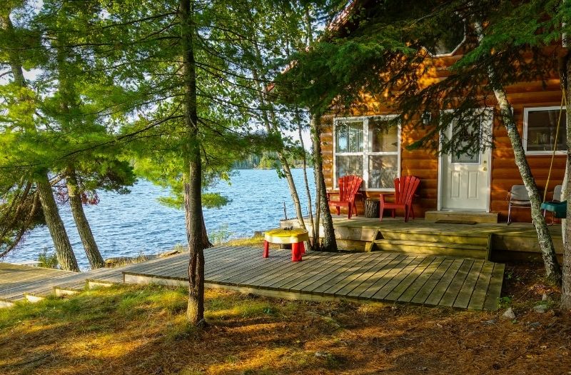 What’s the Difference Between a Seasonal Cabin and a Year-Round Lake Home